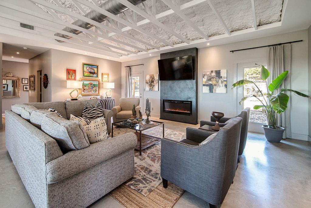 240 Royal Oaks Loop