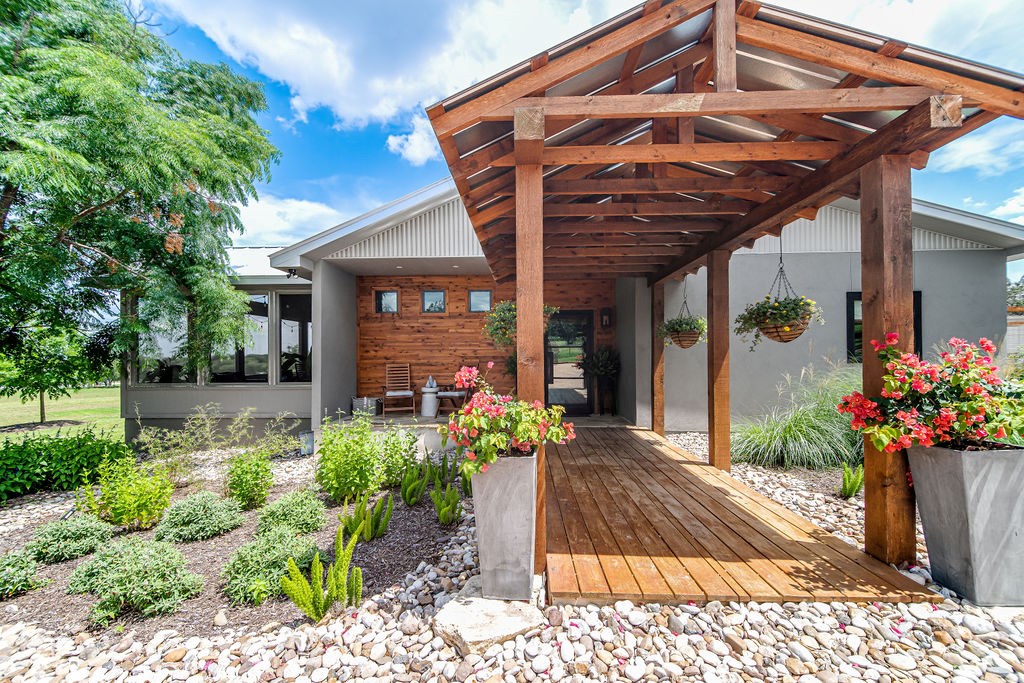 240 Royal Oaks Loop