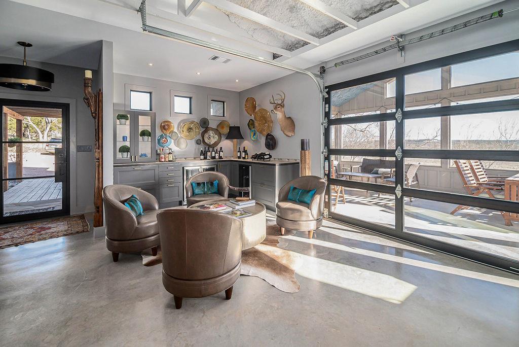 240 Royal Oaks Loop