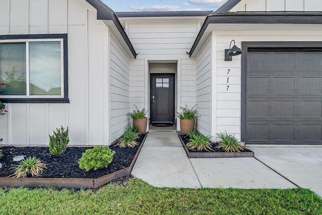 717 Tranquility LN