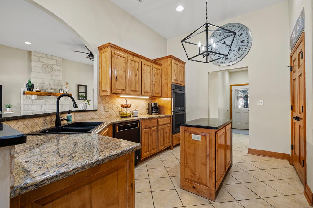 2146 Stone Oak