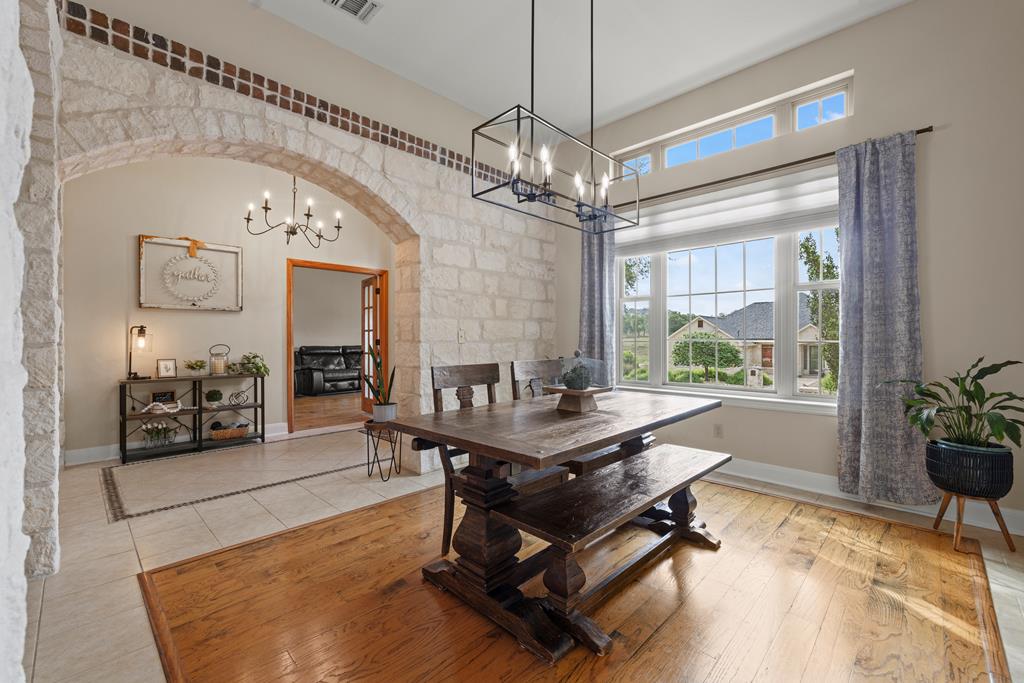 2146 Stone Oak