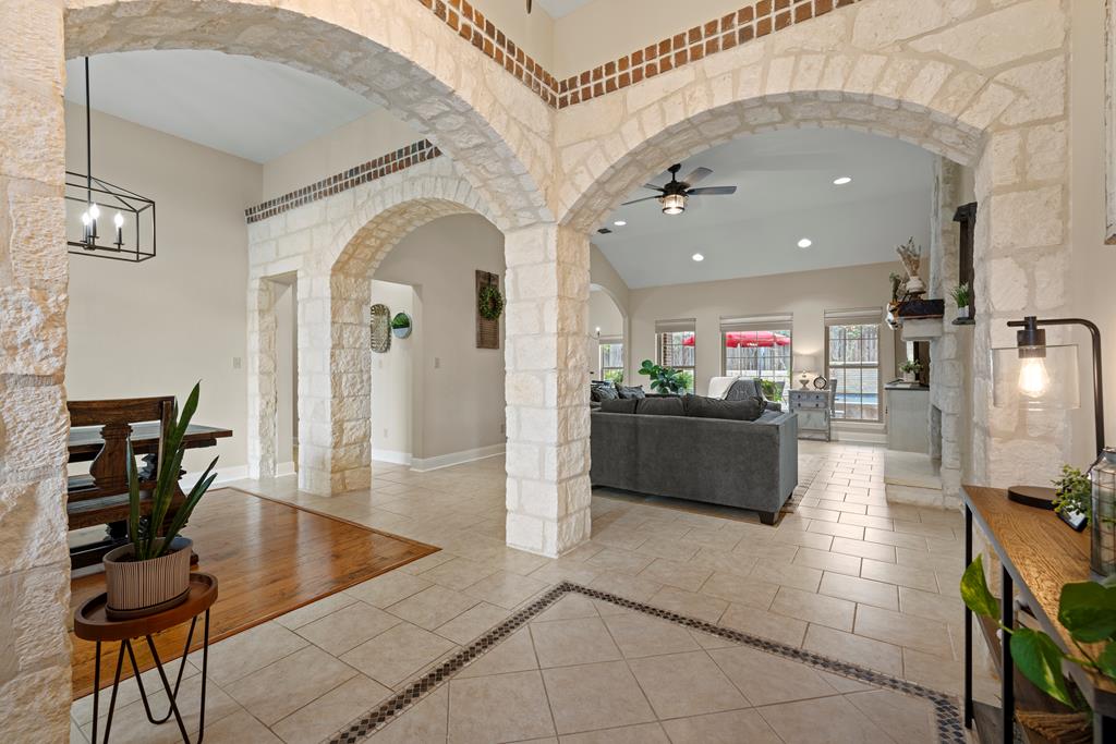 2146 Stone Oak