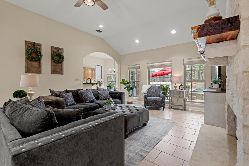 2146 Stone Oak