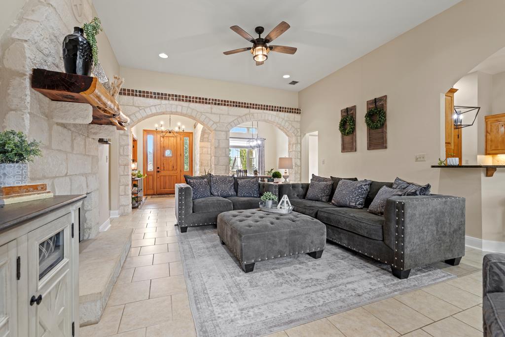 2146 Stone Oak