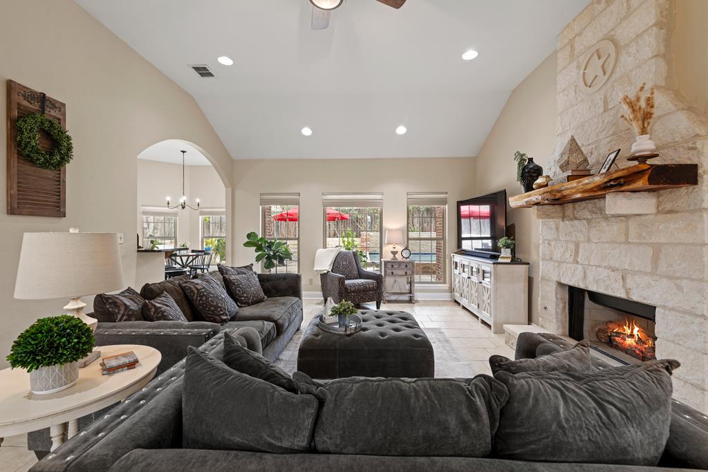 2146 Stone Oak