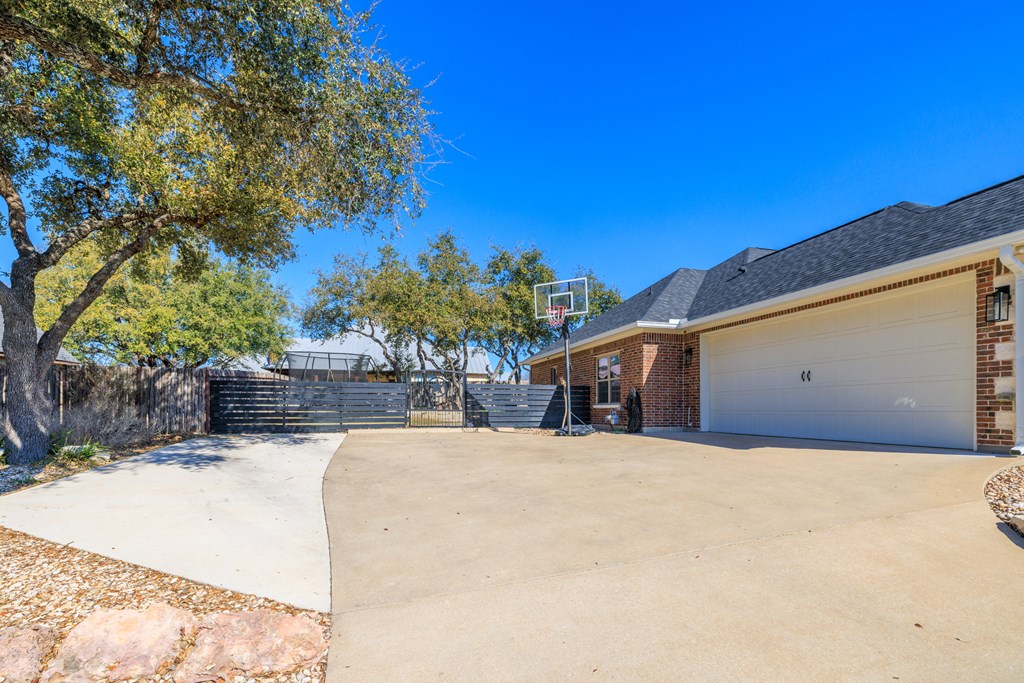2146 Stone Oak