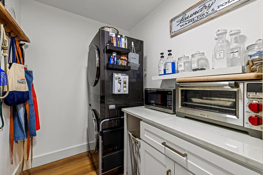 317 Chase Oaks Place