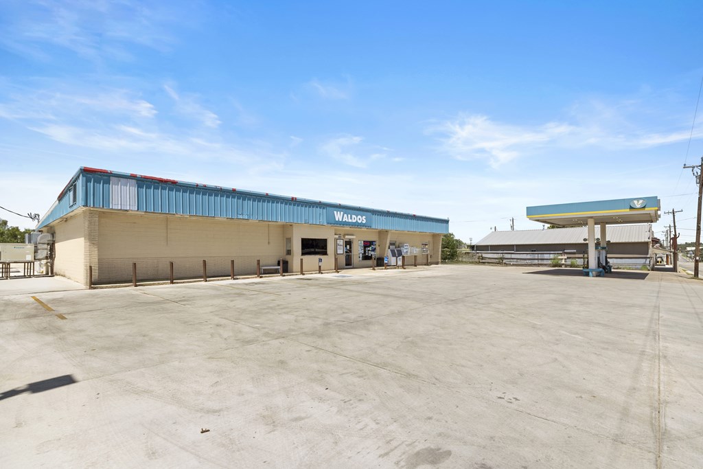23682 W US Hwy 290