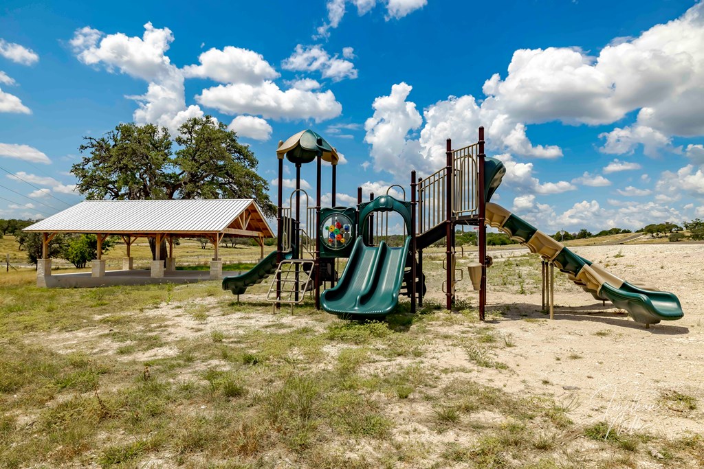 00 Pinnacle Dr