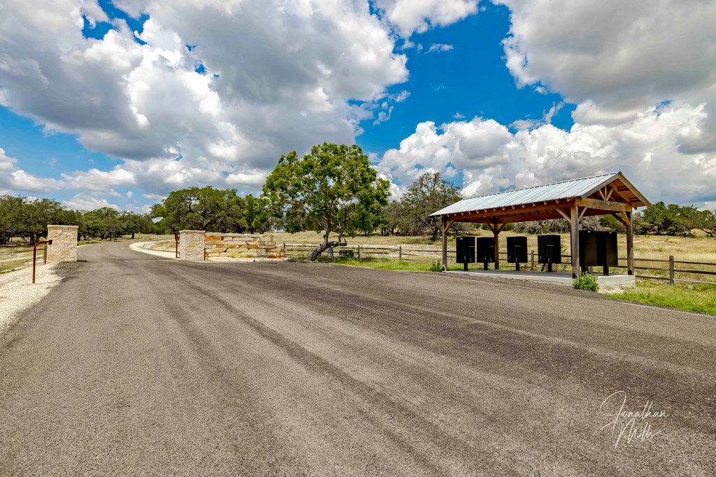 00 Pinnacle Dr