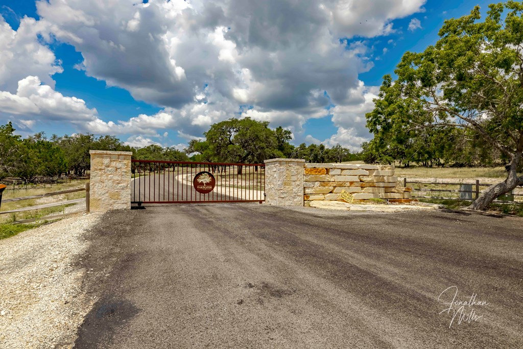 00 Pinnacle Dr