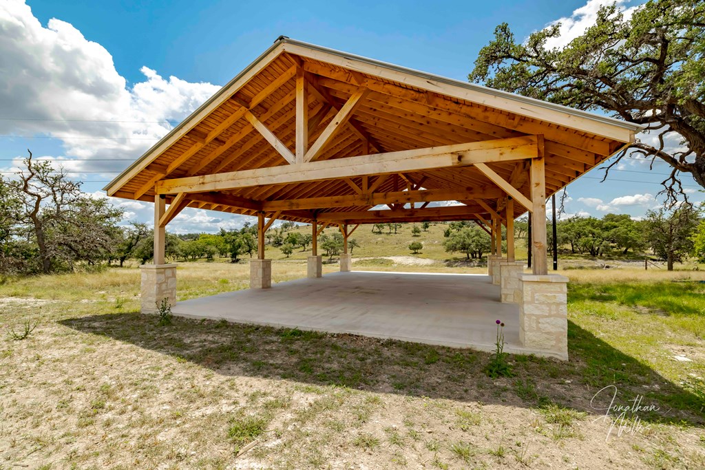 00 Pinnacle Dr