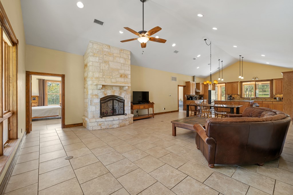 1282 Vintage Oaks Dr