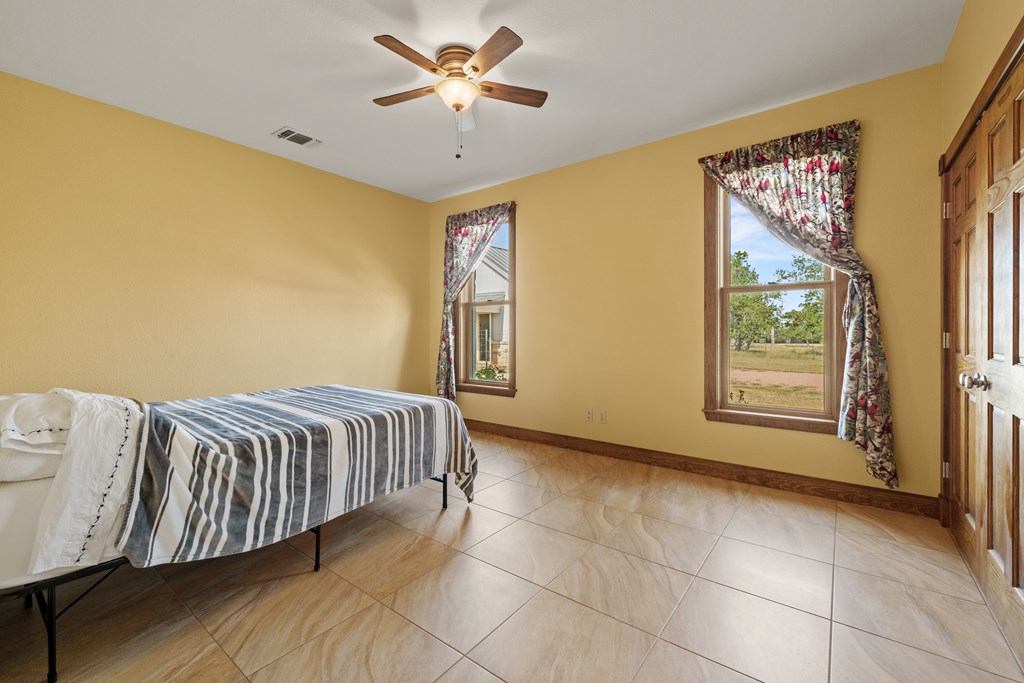 1282 Vintage Oaks Dr
