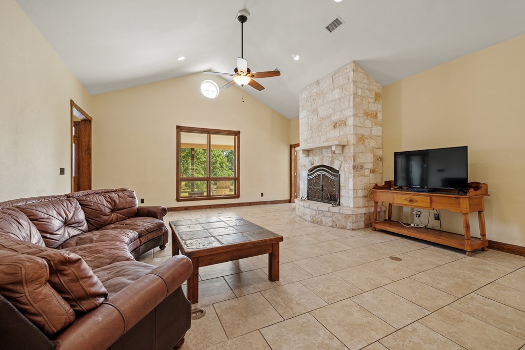 1282 Vintage Oaks Dr