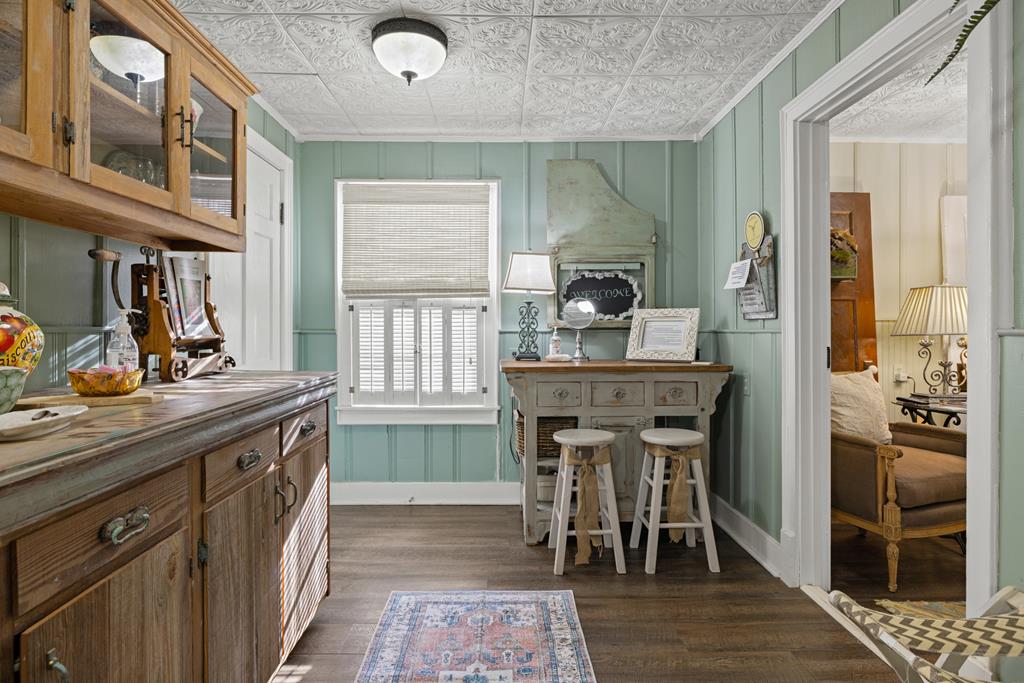 119 W San Antonio St