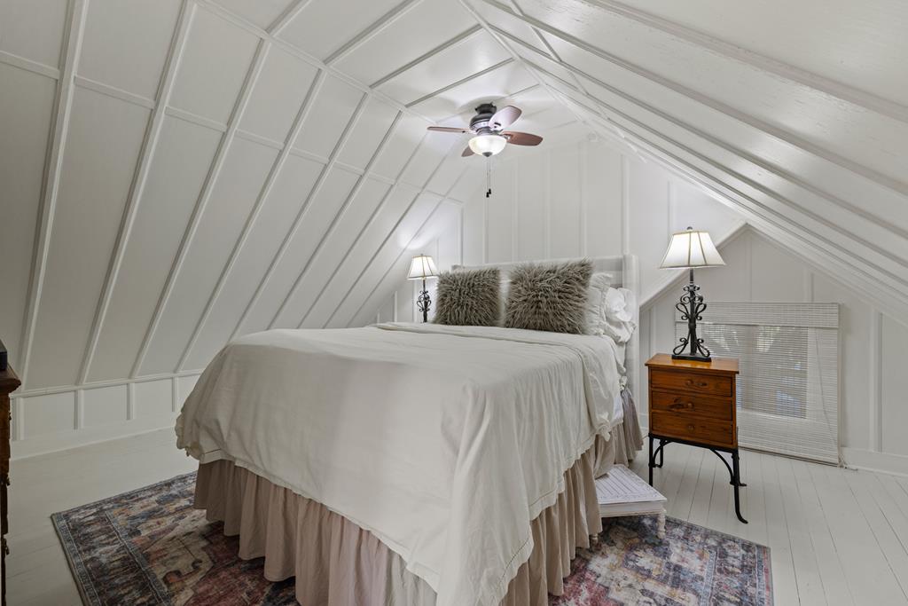 119 W San Antonio St