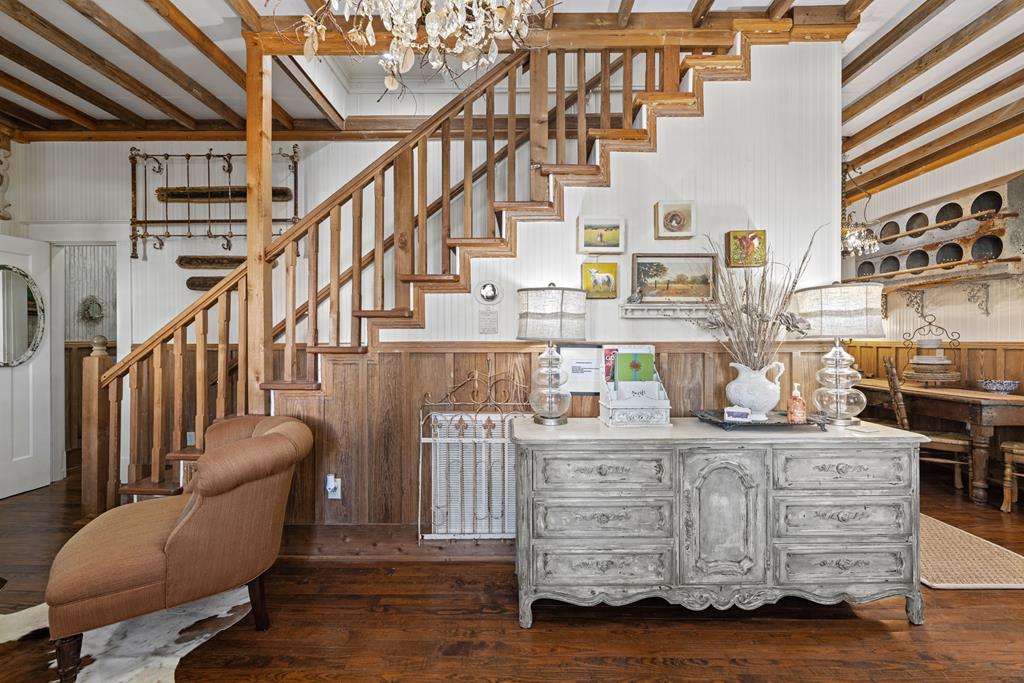 119 W San Antonio St