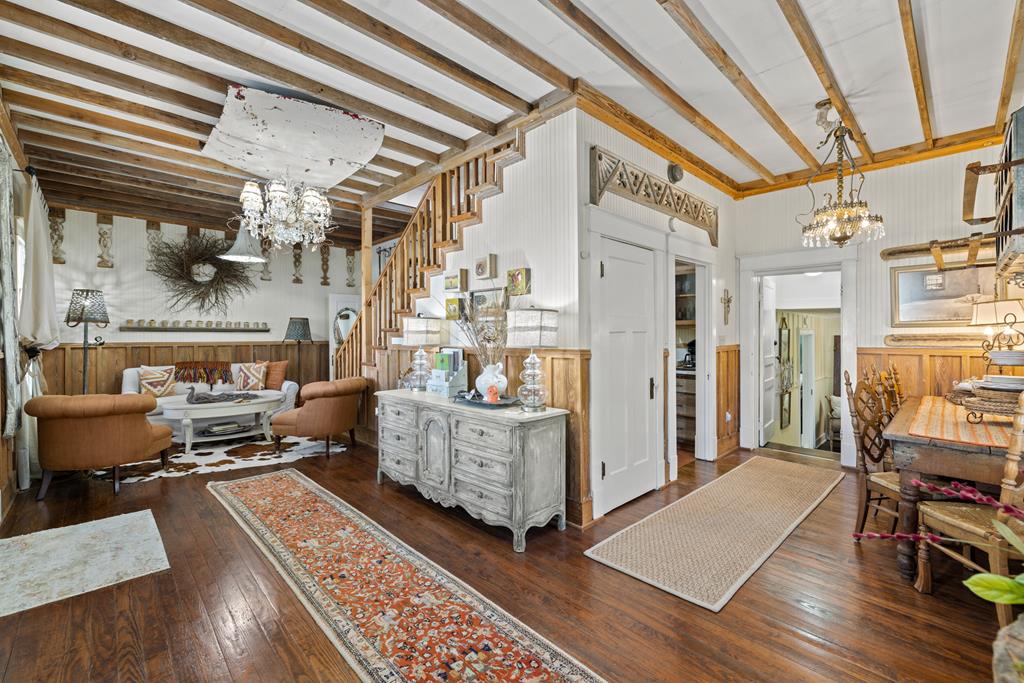 119 W San Antonio St