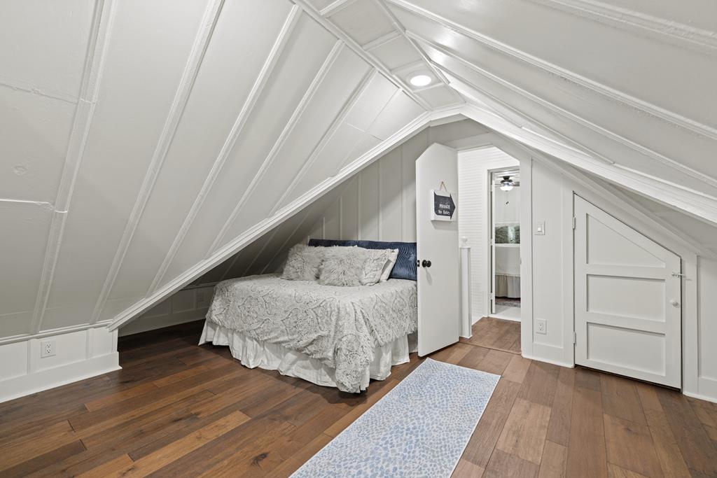 119 W San Antonio St