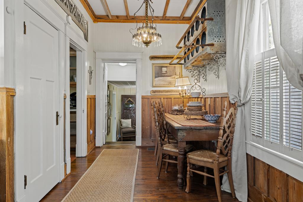 119 W San Antonio St