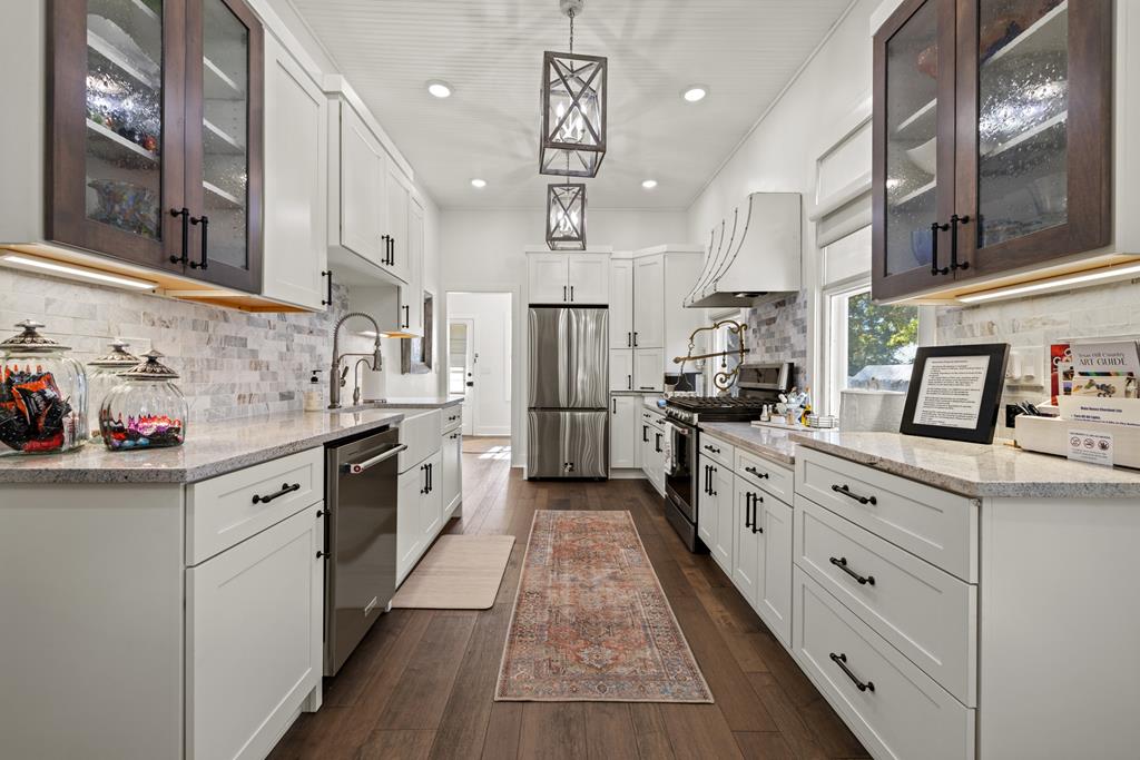 119 W San Antonio St