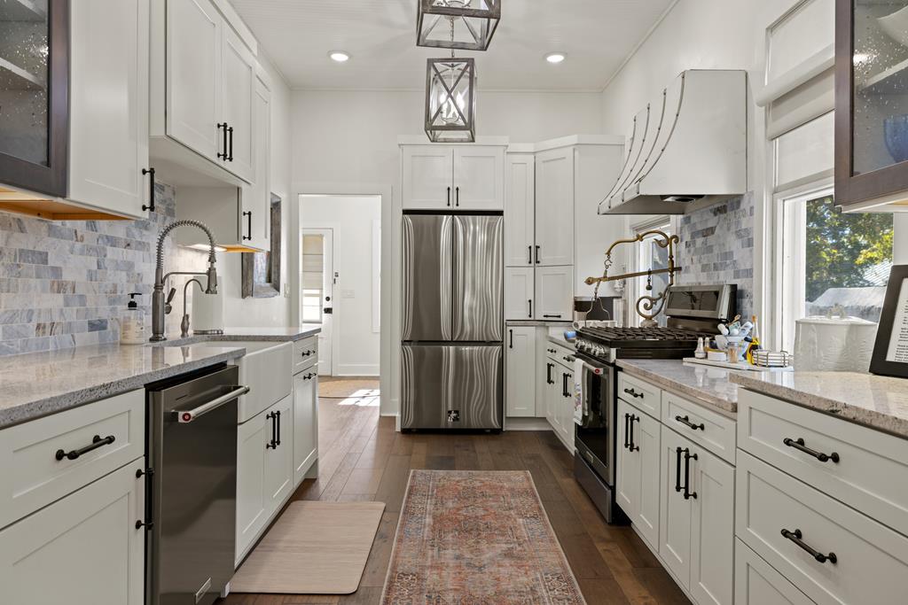 119 W San Antonio St