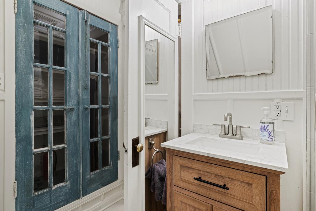 119 W San Antonio St