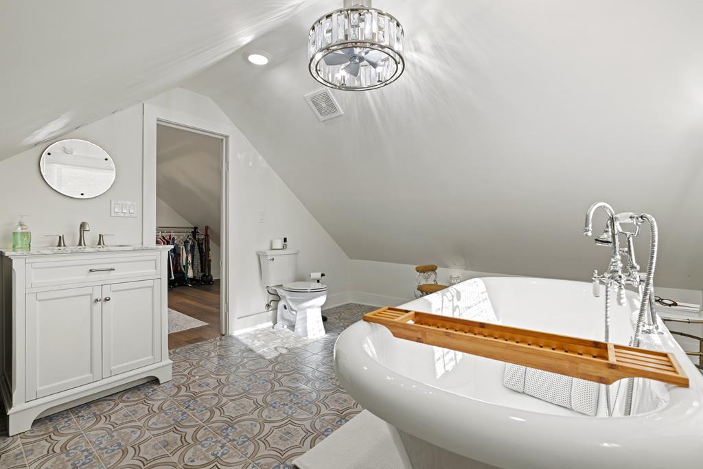 119 W San Antonio St