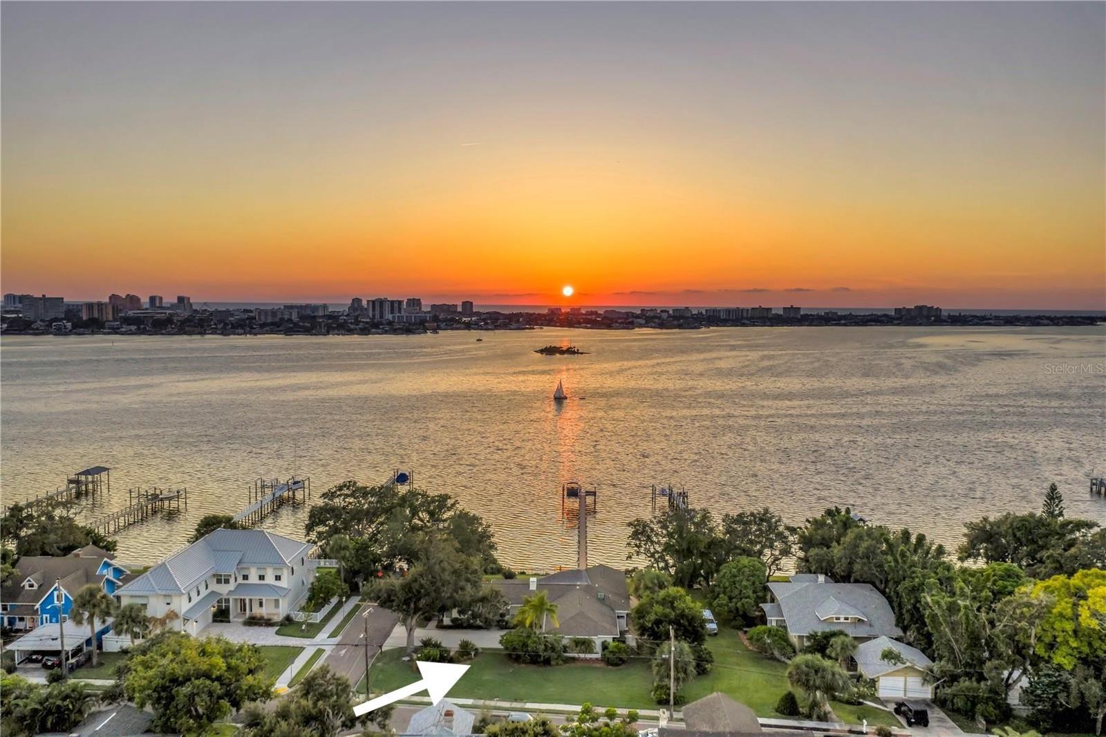 1600 SUNSET DR