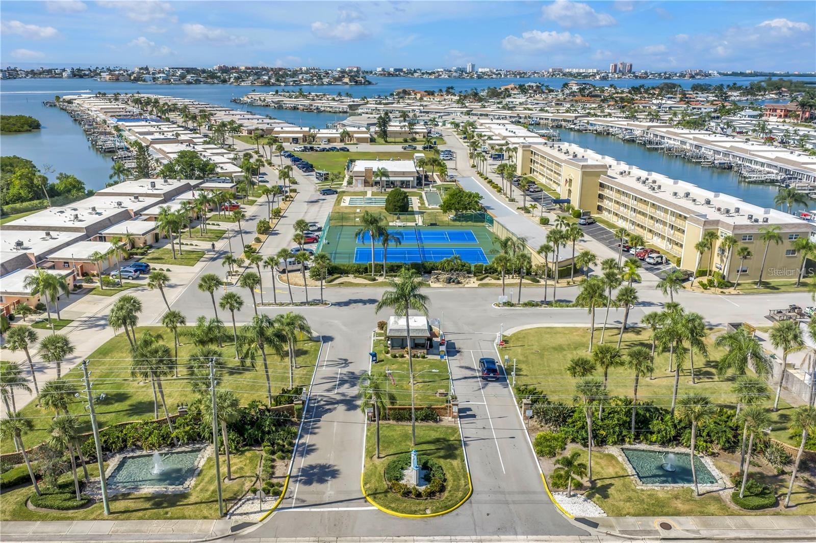 93 BOCA CIEGA POINT BLVD N #93