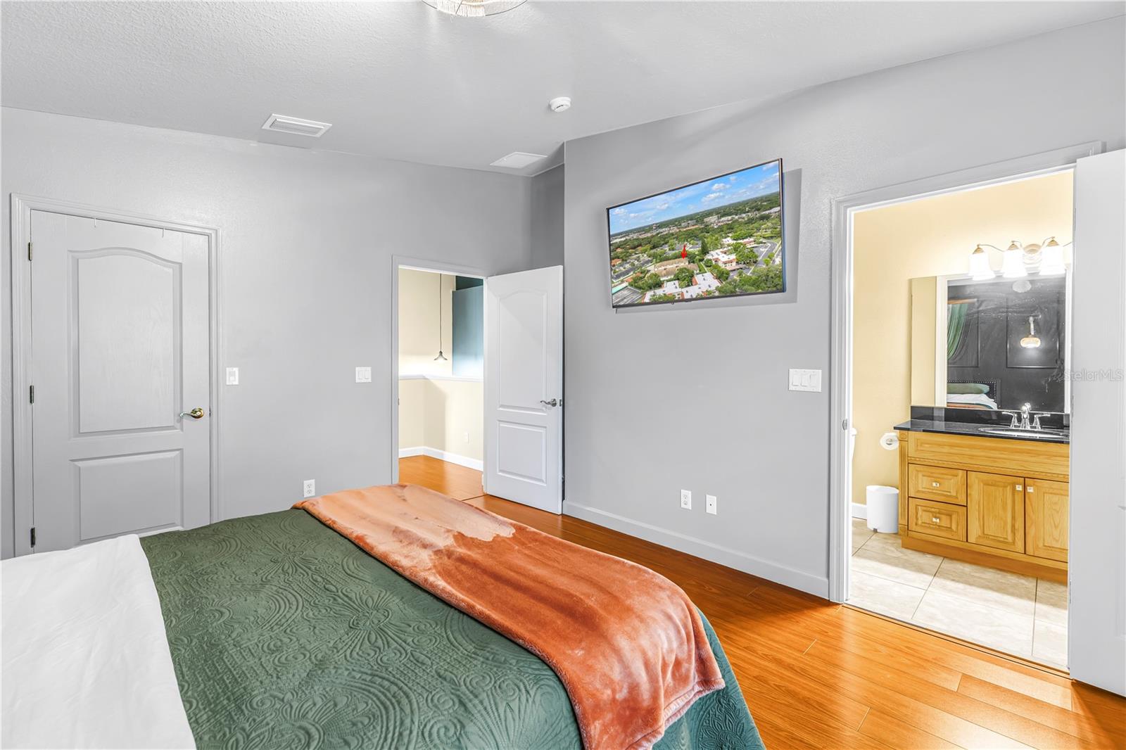 2982 ESTANCIA PL