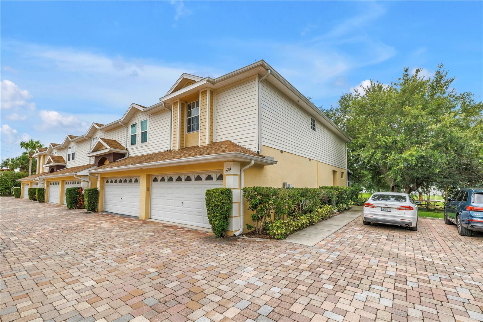 2982 ESTANCIA PL