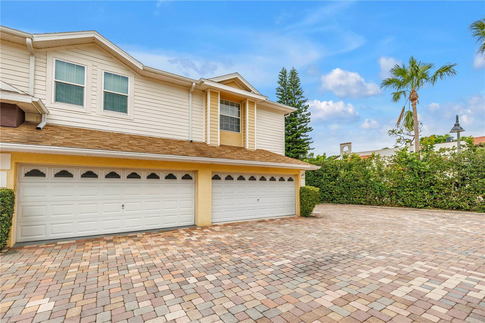 2982 ESTANCIA PL
