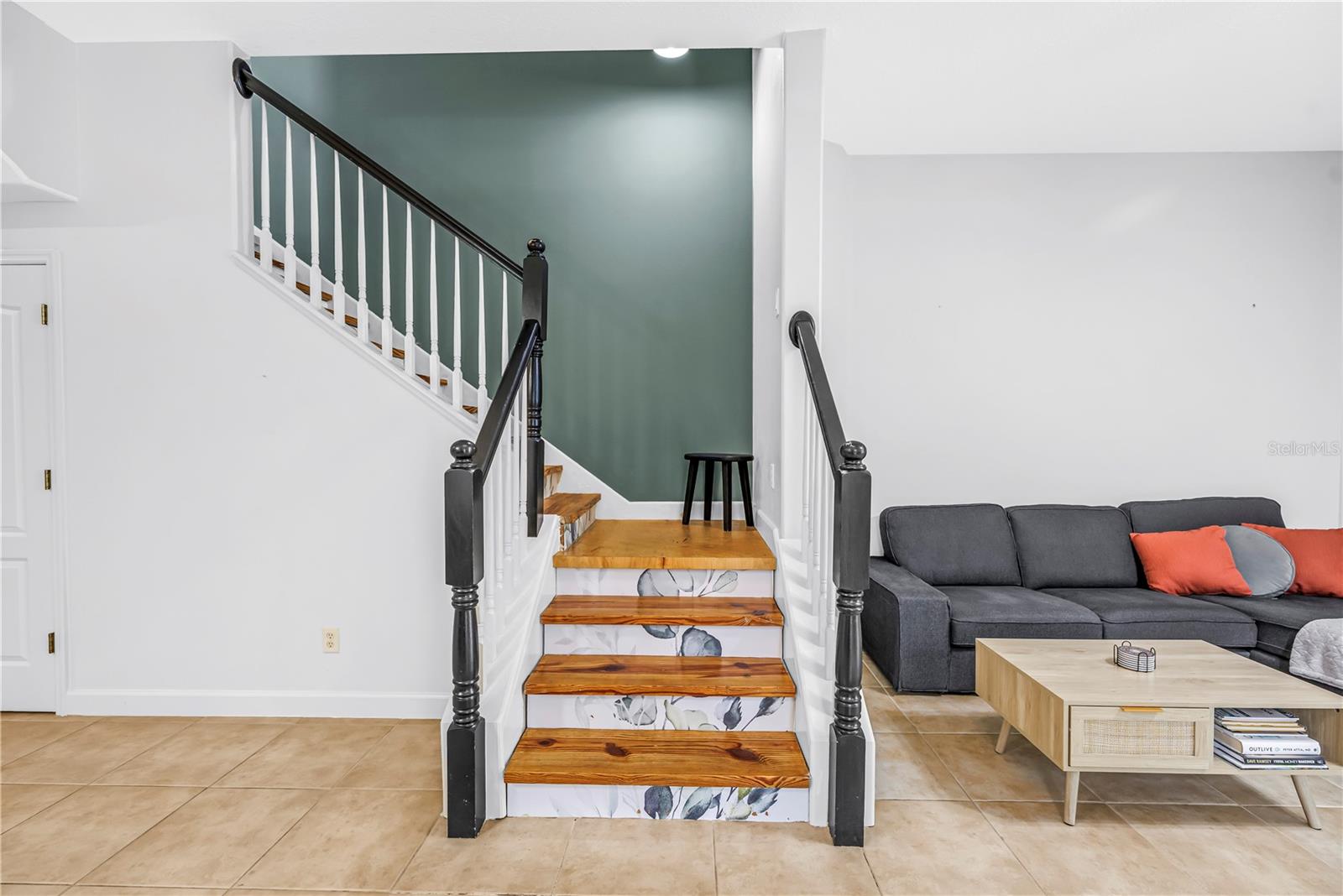2982 ESTANCIA PL