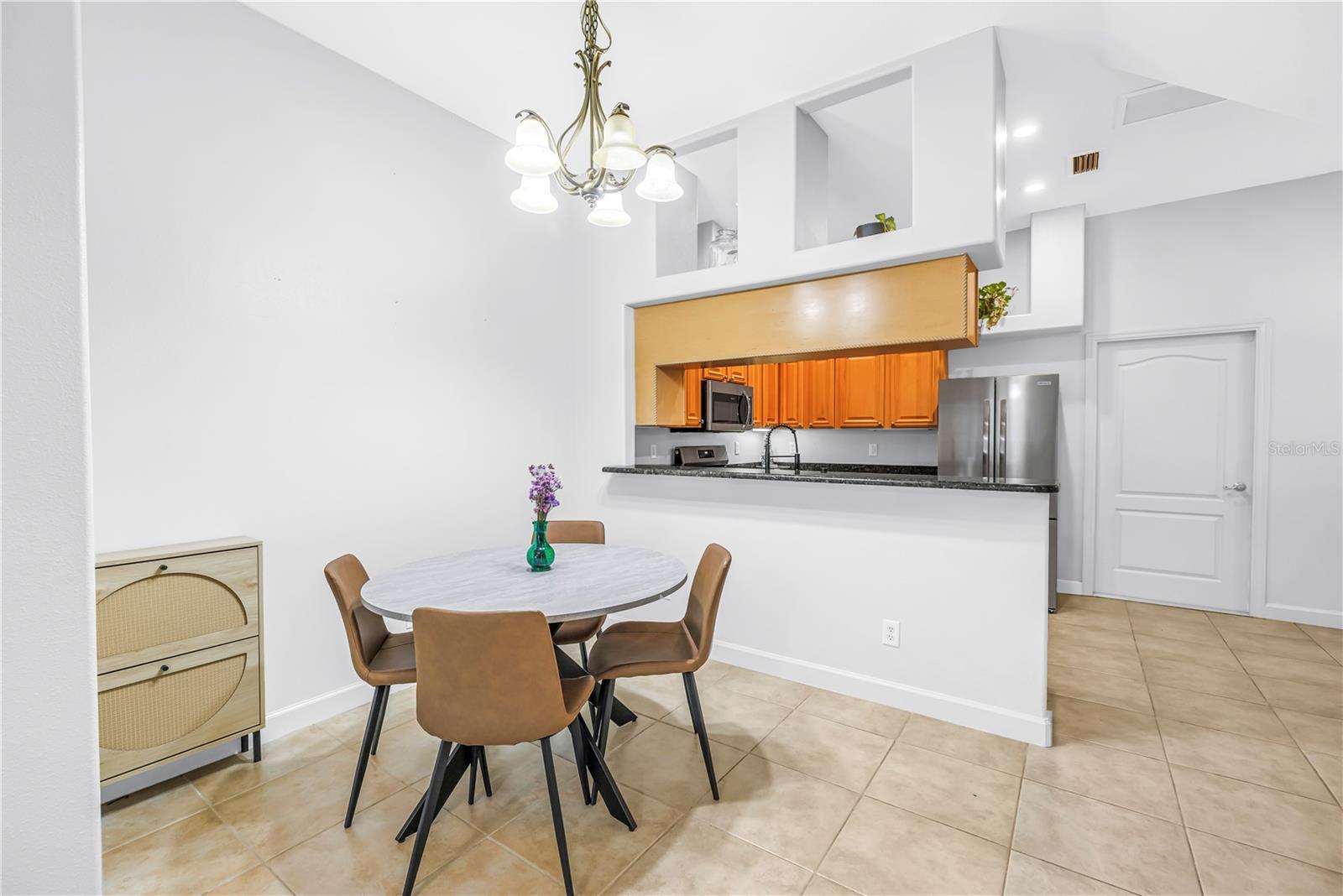 2982 ESTANCIA PL