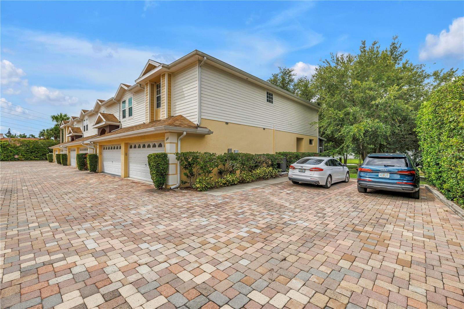 2982 ESTANCIA PL