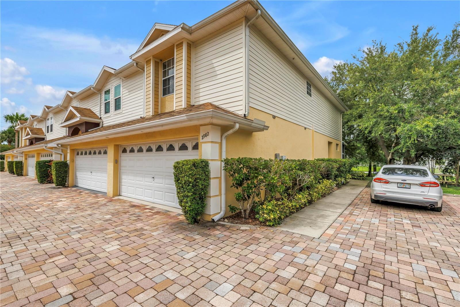 2982 ESTANCIA PL