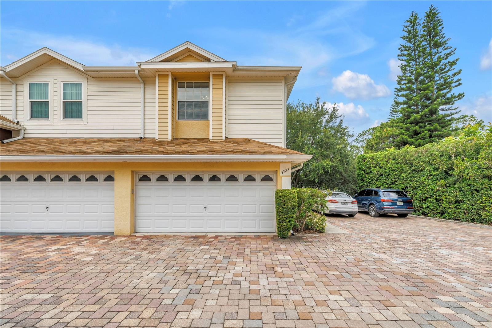 2982 ESTANCIA PL