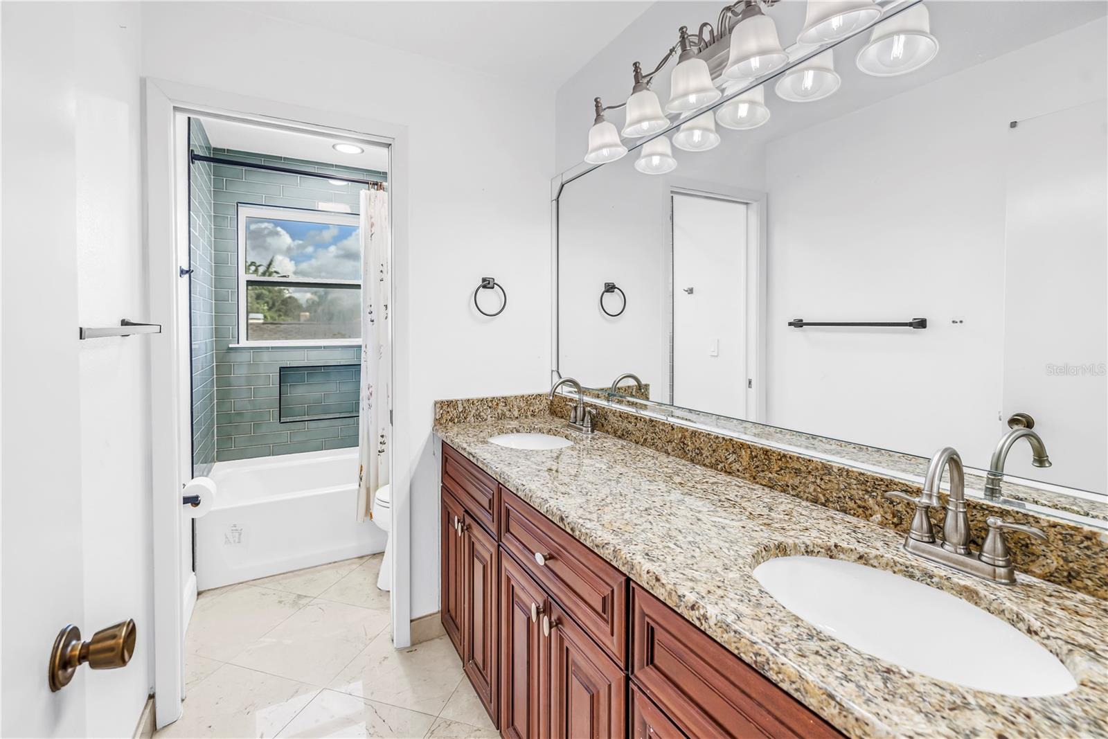 10210 VISTA POINTE DR