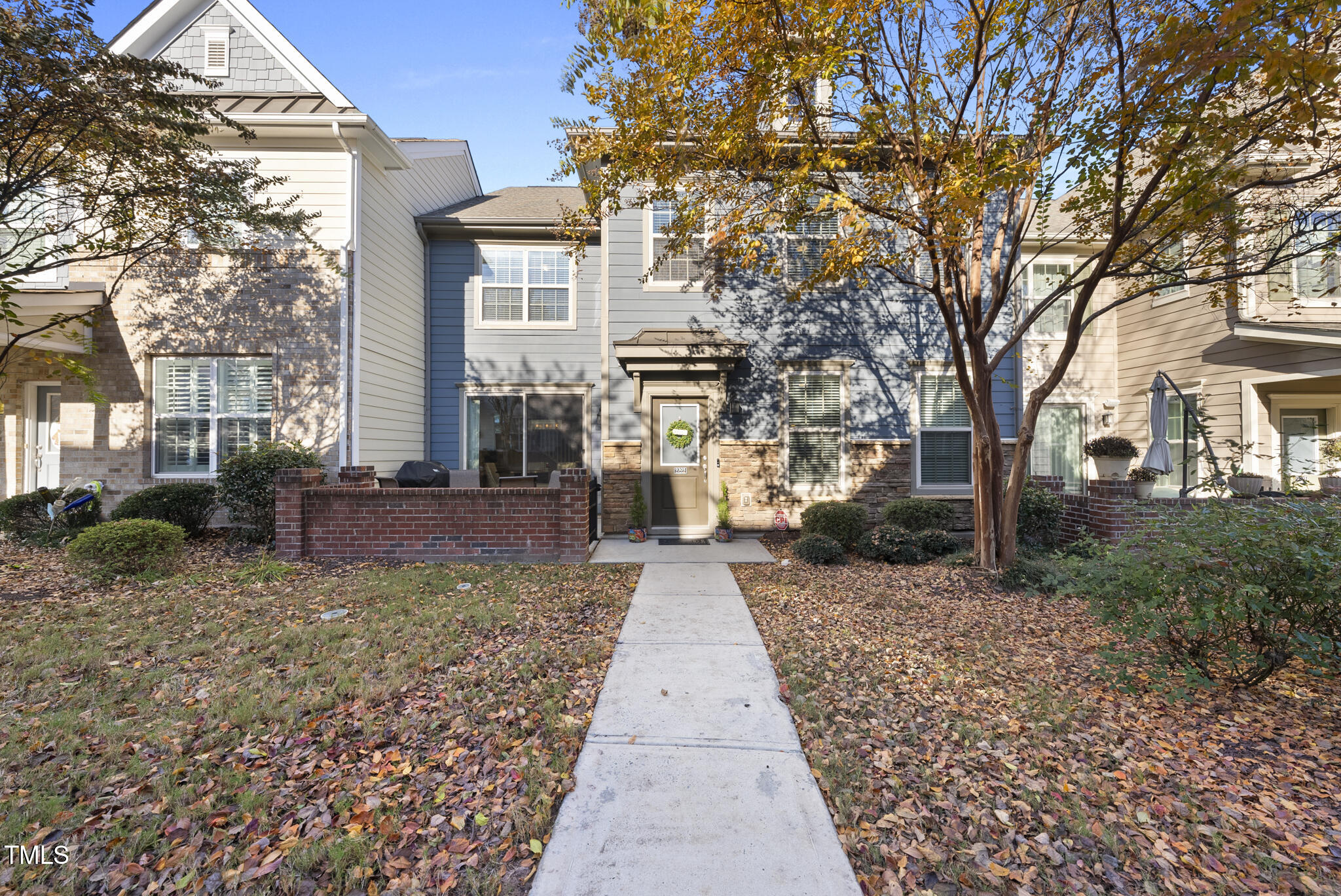 9305 Alcazar Walk