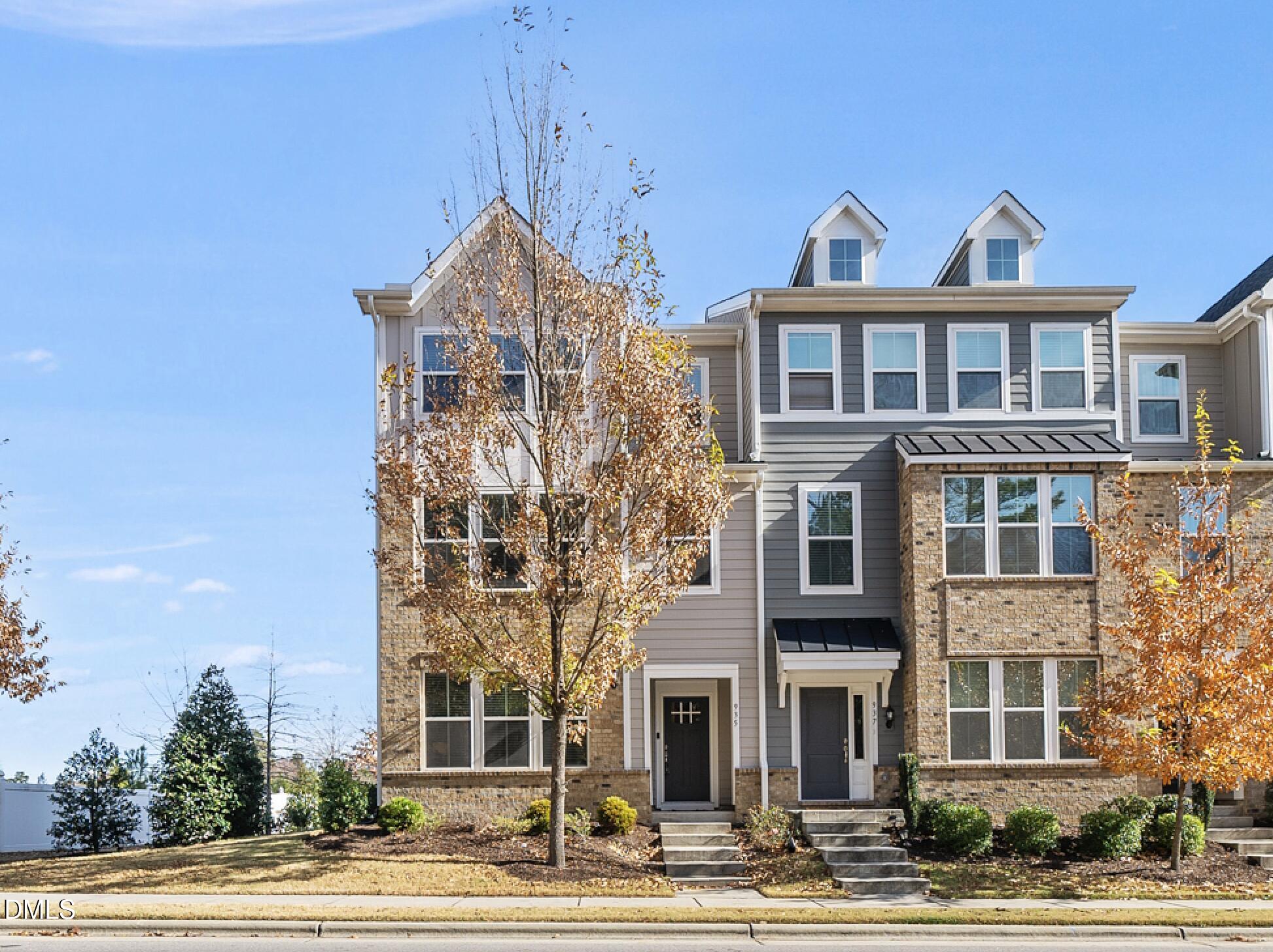 935 Parkstone Towne Boulevard