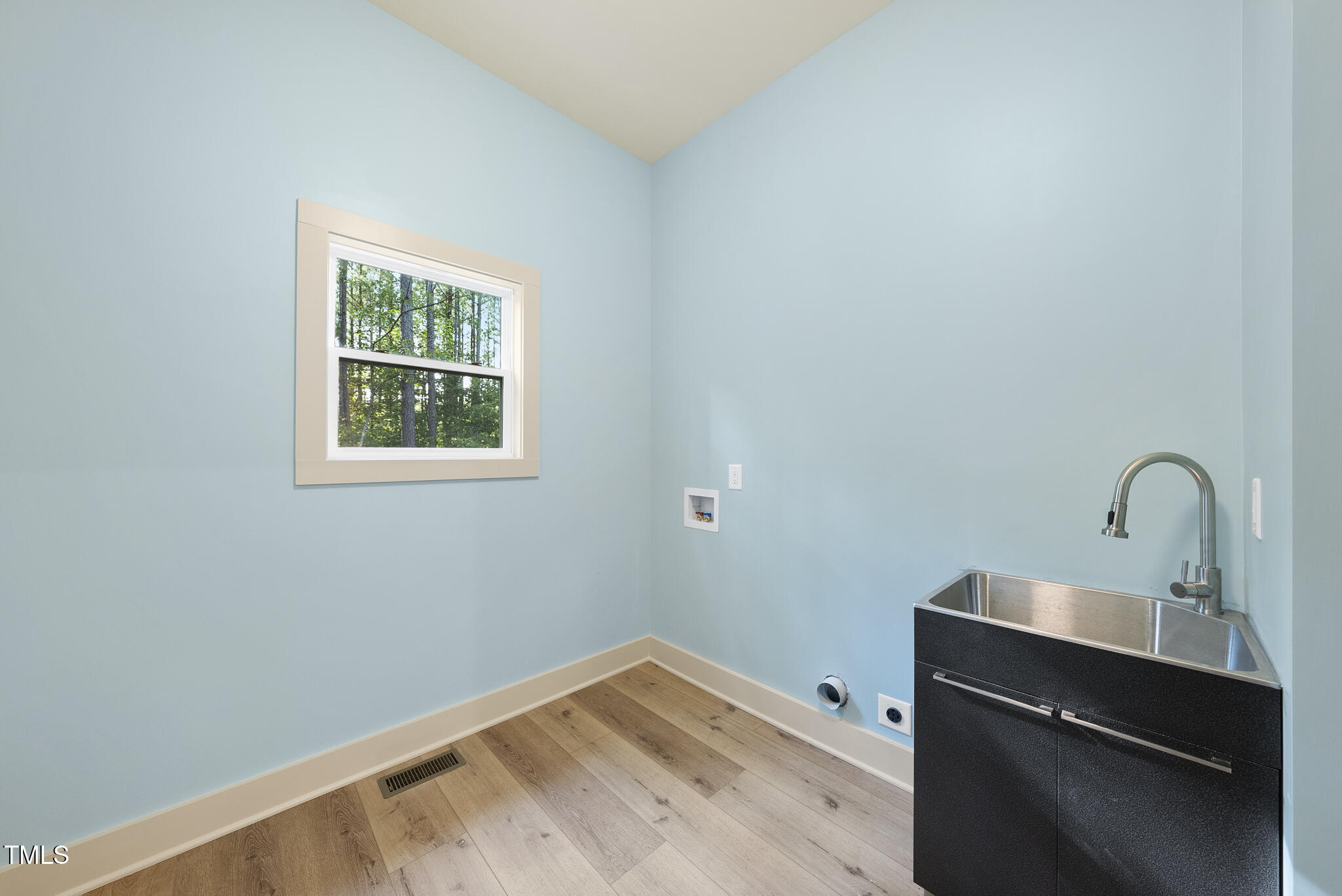 352 Anneliis Lane