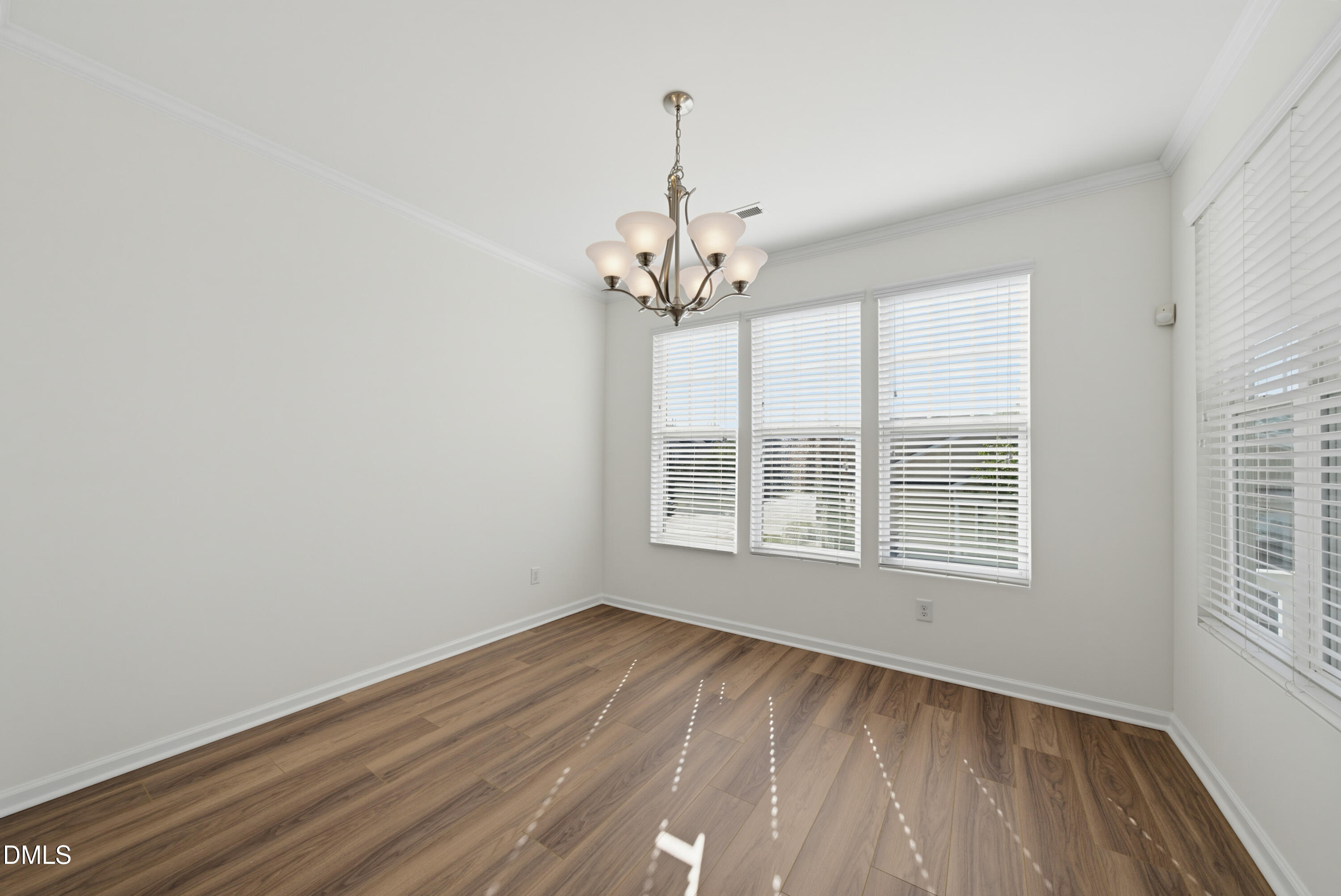 9322 Wooden Road