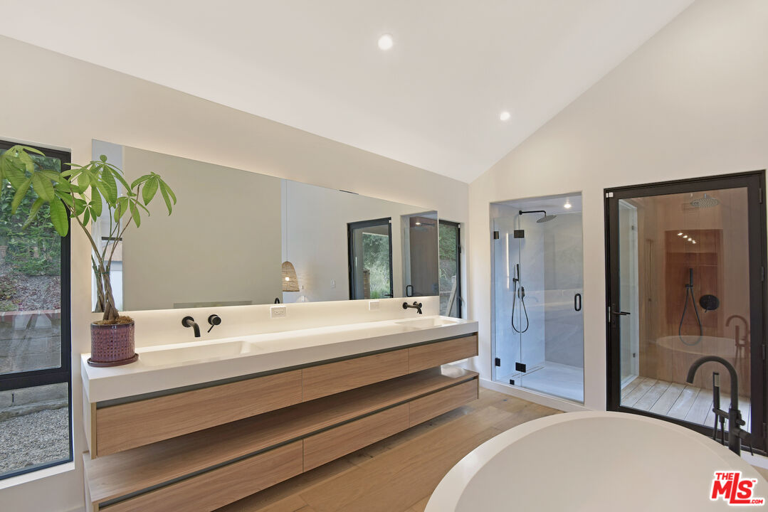 24728 Vantage Point Ter