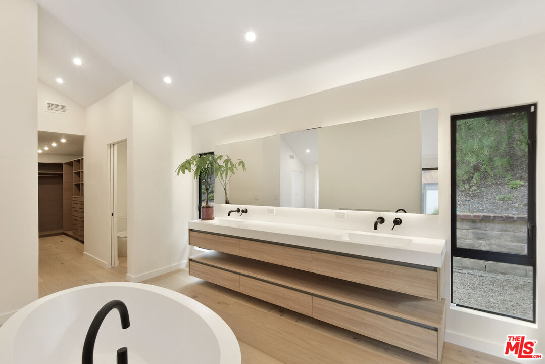 24728 Vantage Point Ter