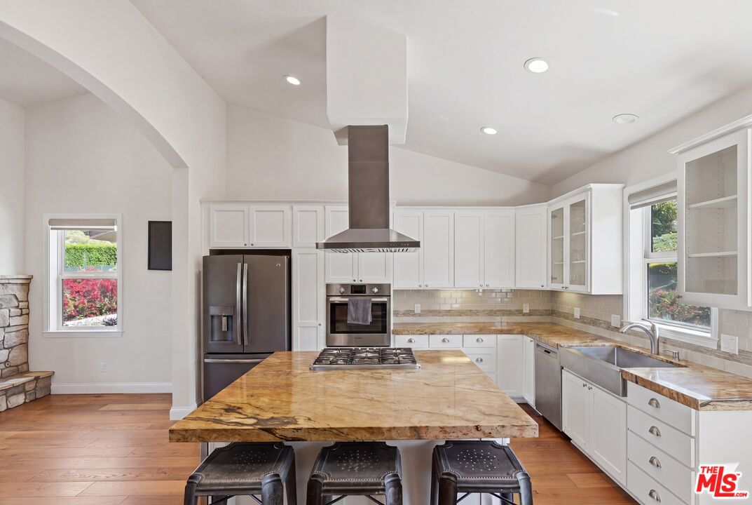 30429 Morning View Dr