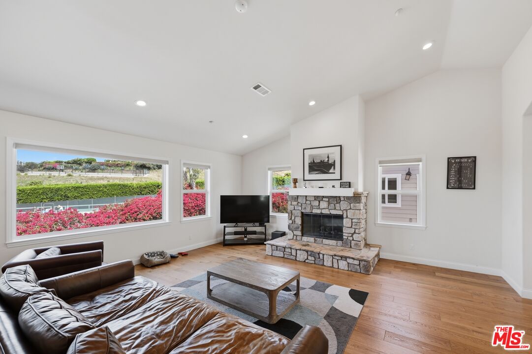 30429 Morning View Dr