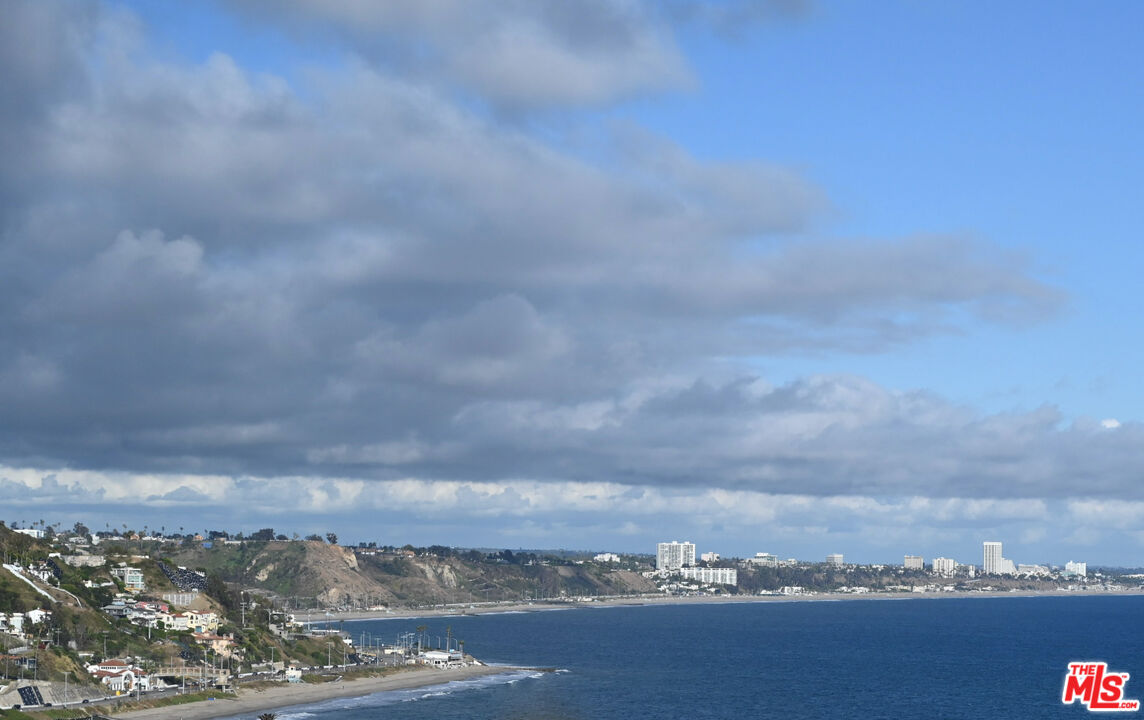 18421 Coastline Dr